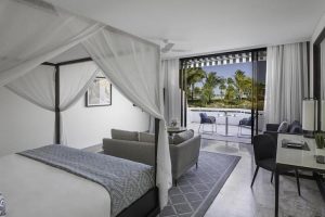 Hayman Island - Lagoon King Room – luxury short breaks on a private aircraft