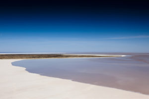 Lake Eyre – aerial view of Lake Eyre in flood from your private aircraft – luxury short breaks on a private aircraft