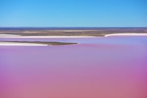 Lake Eyre – aerial view of Lake Eyre in flood from your private aircraft – luxury short breaks on a private aircraft
