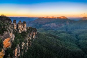 Blue Mountains - ecualypt haze over the mountain ranges - luxury short breaks Australia