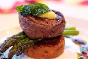 Silky Oaks Lodge - Gourmet dinner at the restaurant - Bill Peach Journeys