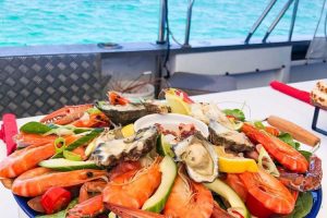 Western Australia - catch of the day seafood platter on cruise - Luxury short breaks Australia